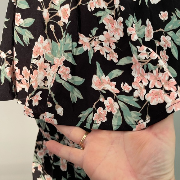 BNWT Cute Ruffle Dress w/cold shoulder strap. Purchased from Macy’s. Size 1x - Picture 6 of 9